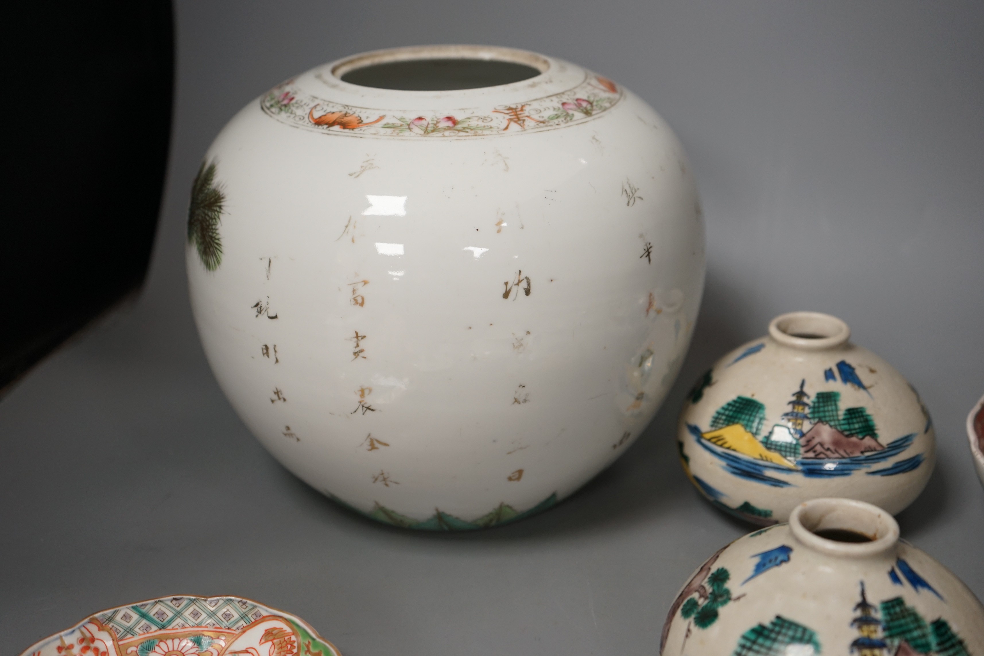 A 20th century Chinese jar and Japanese cearmics, 24cm